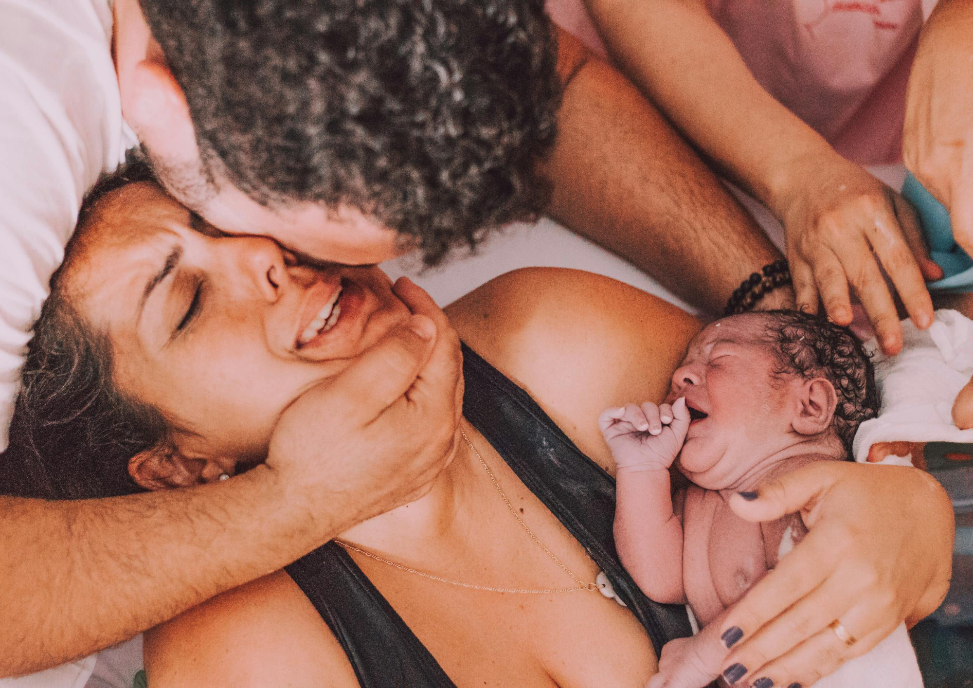 Famille avec une maman ayant accouché - accompagnement des mères et future parent.
